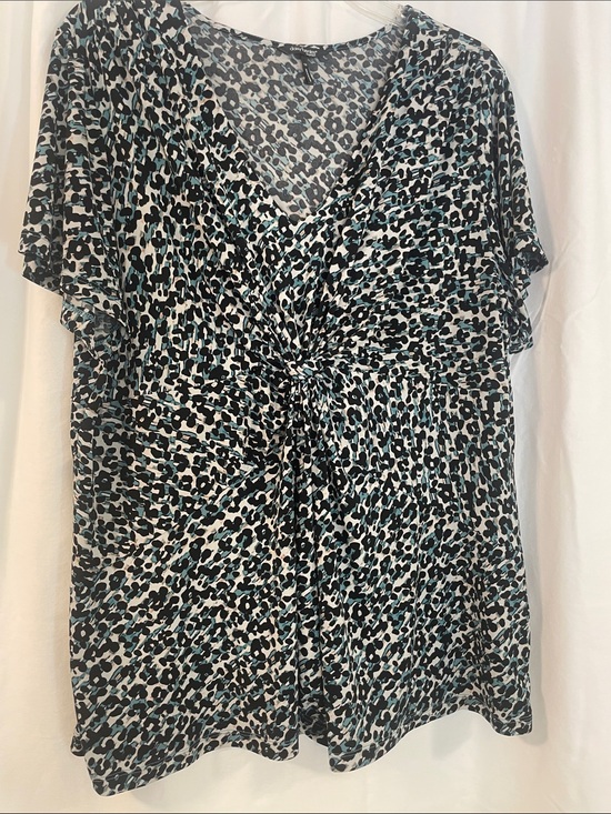 Daisy Fuentes Tops - Daisy Fuentes 1X Teal Black White Leopard-Print Wrap Pullover Top Preworn